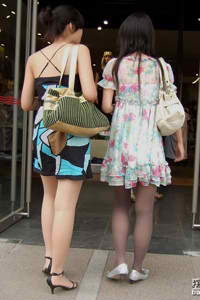 最近很火的军训美女跳舞