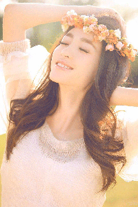 《才摸两下小奶头就受不了了》