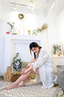 尤妮丝三点尽露