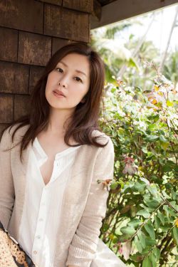 原神旅行者趴在雷电将军身上